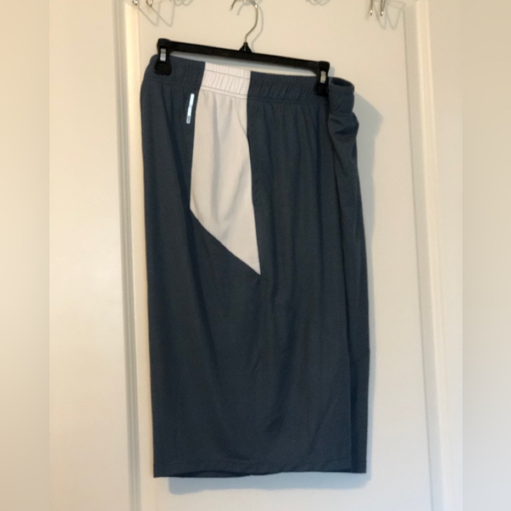 PUMA BASKETBALL TRUNKS - Picture 3 of 9